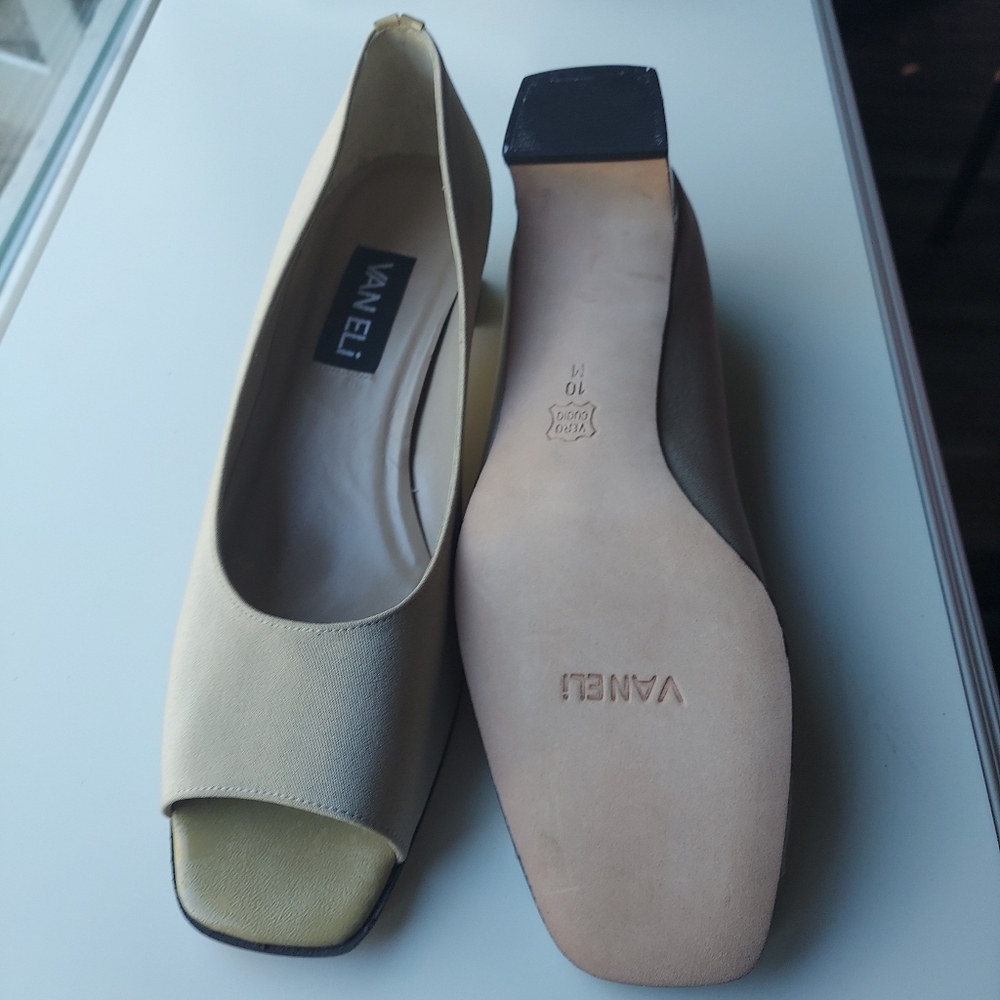 Vintage Vaneli Women's size 10, New with box.